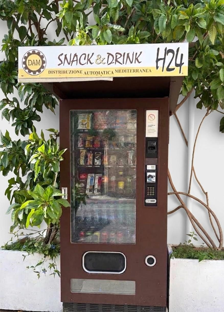 Punto Snack & Drink H24 DAM Vending in via Lucia la Greca